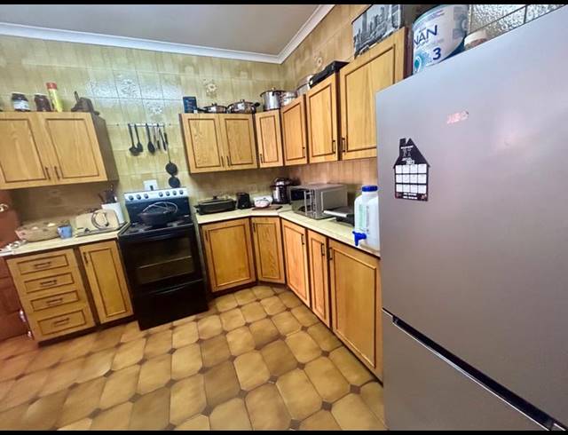 3 BEDROOM TOWNHOUSE FOR SALE IN VANDERBIJLPARK CE 2